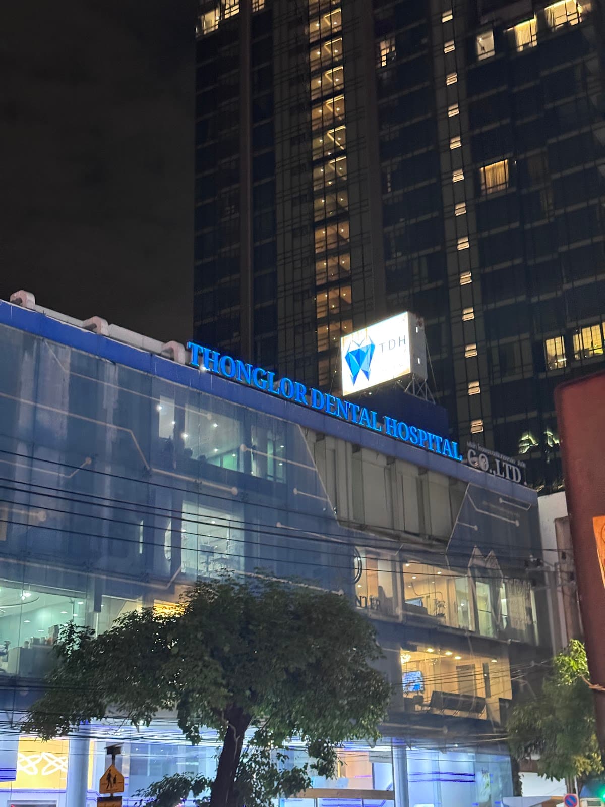 Thonglor Dental Hospital