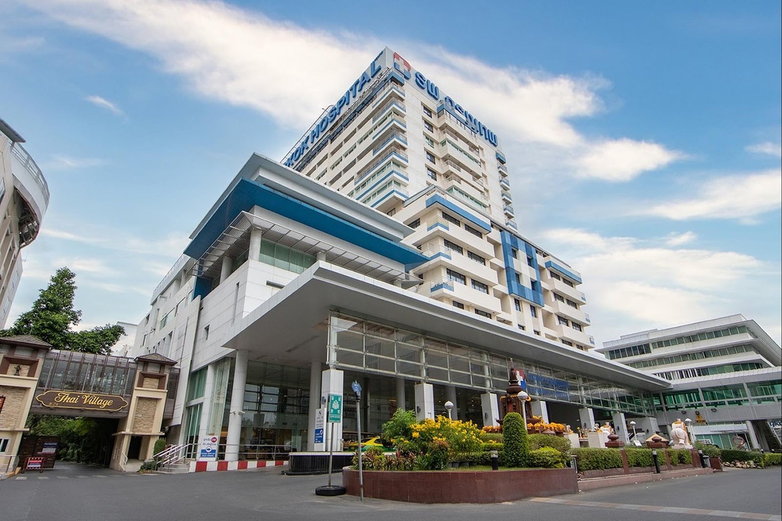 Bangkok Hospital Headquarters (BDMS Flagship)