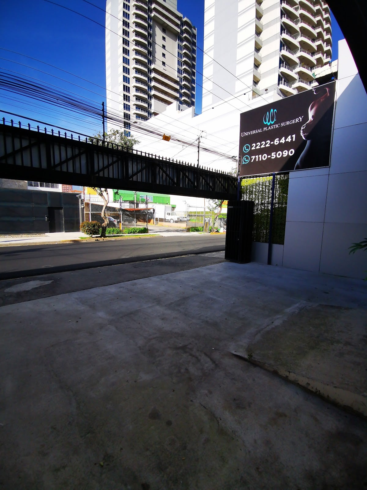 Universal Plastic Surgery (Dr. Carlos Centeno) hospital